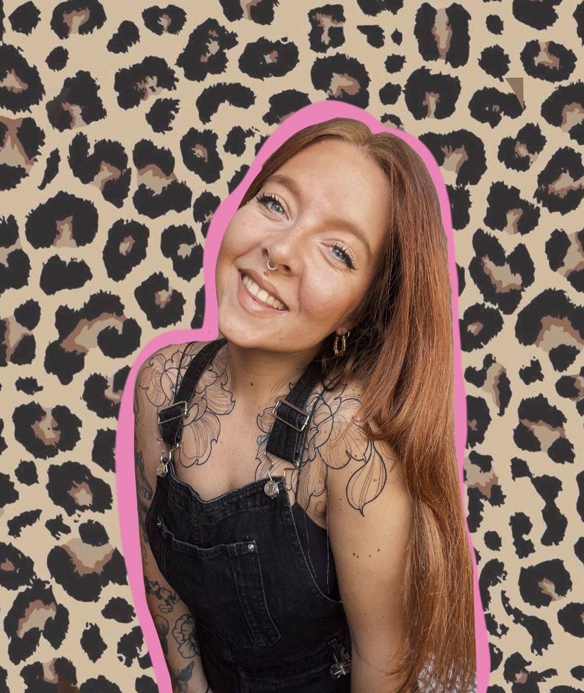 Alissa Tattooing al lavoro - Foto professionale dal magazine D&N Tattoo